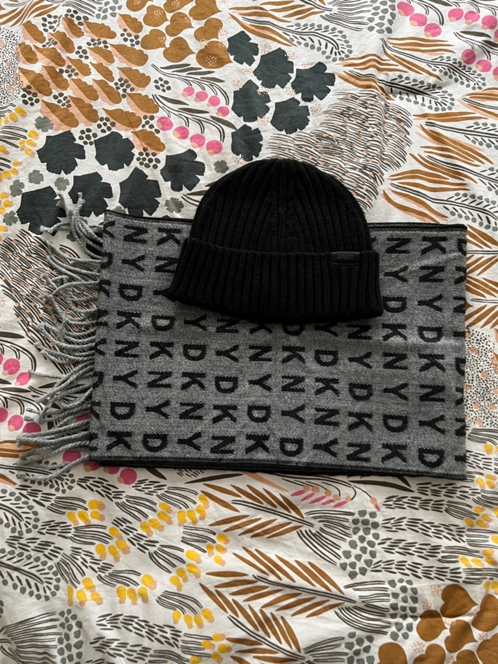 DKNY Black Beanie with Gray Logo Knit Scarf, cozy and classic 🧣🖤❄️☃️
